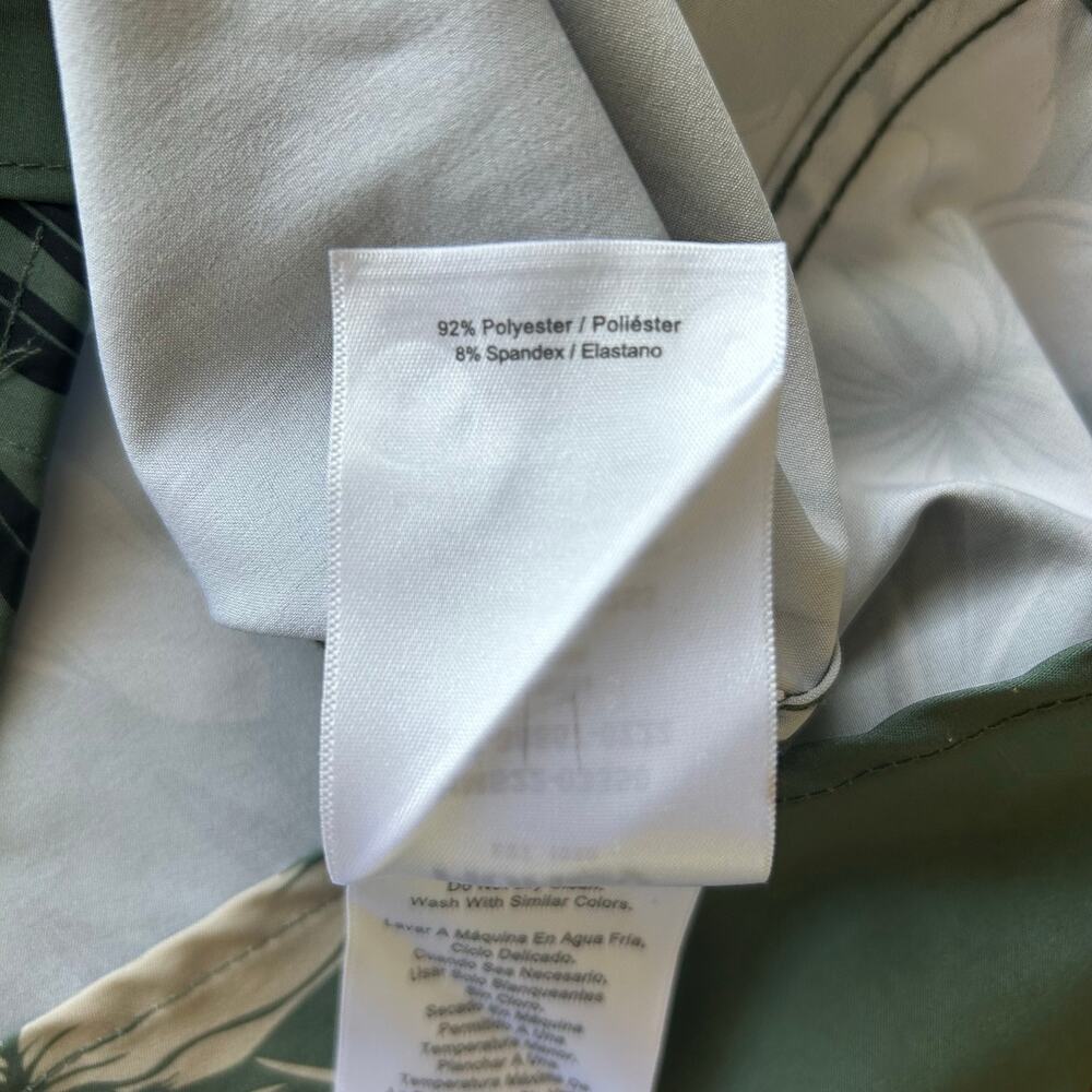 Hurley men’s green Hawaiian print short sleeve button-down size XXL 
￼ - Picture 7 of 8